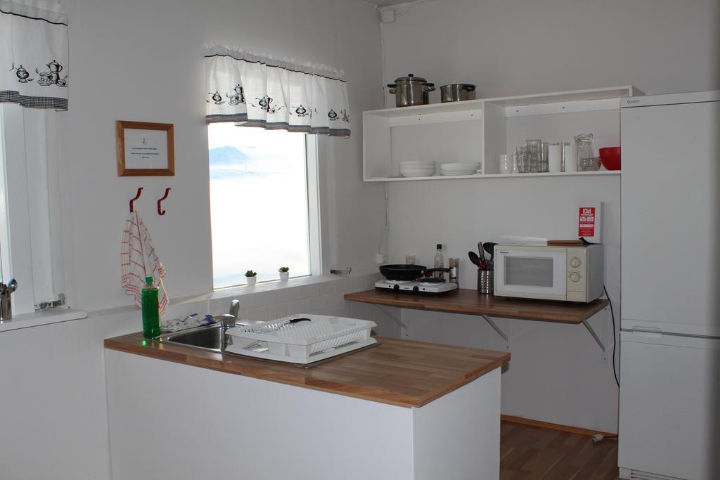 Lónsá Guesthouse Akureyri Extérieur photo
