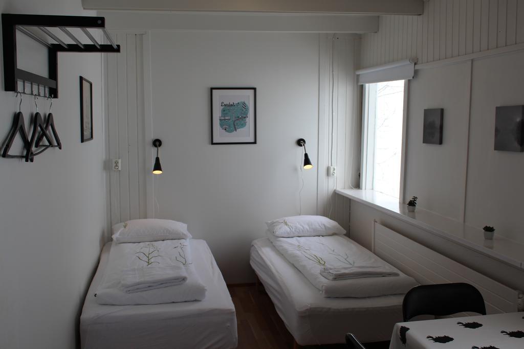 Lónsá Guesthouse Akureyri Extérieur photo
