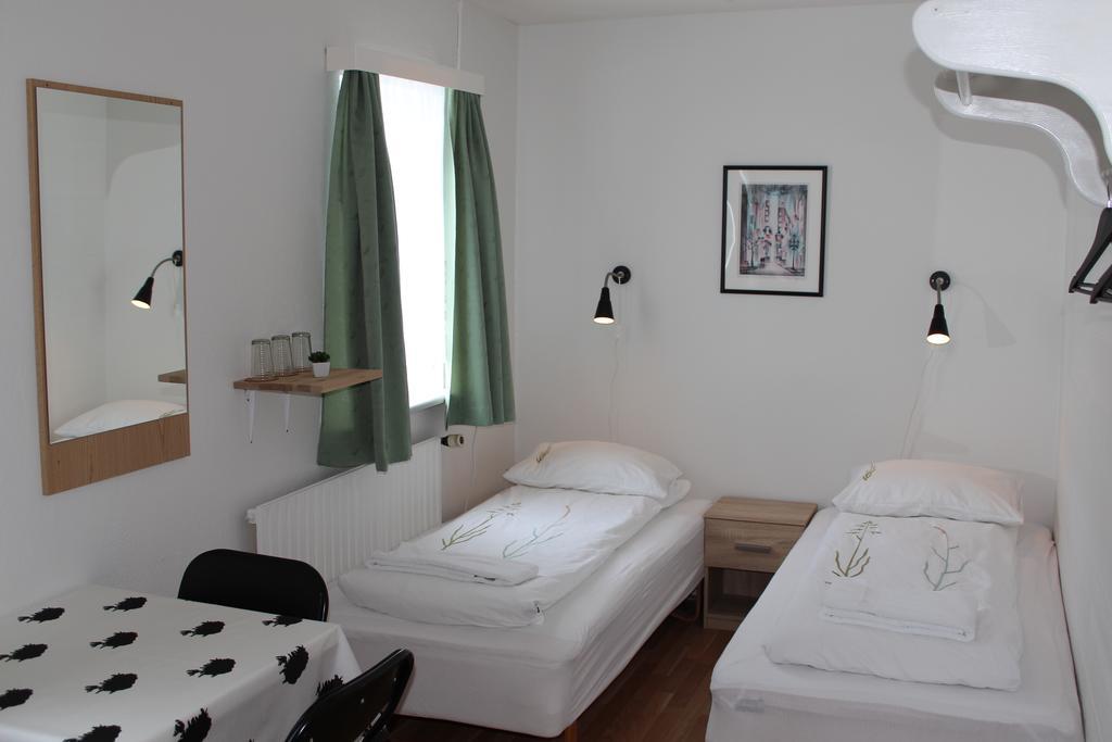 Lónsá Guesthouse Akureyri Extérieur photo