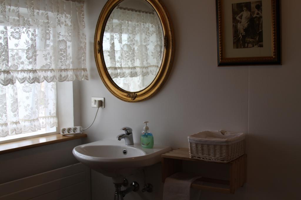 Lónsá Guesthouse Akureyri Extérieur photo