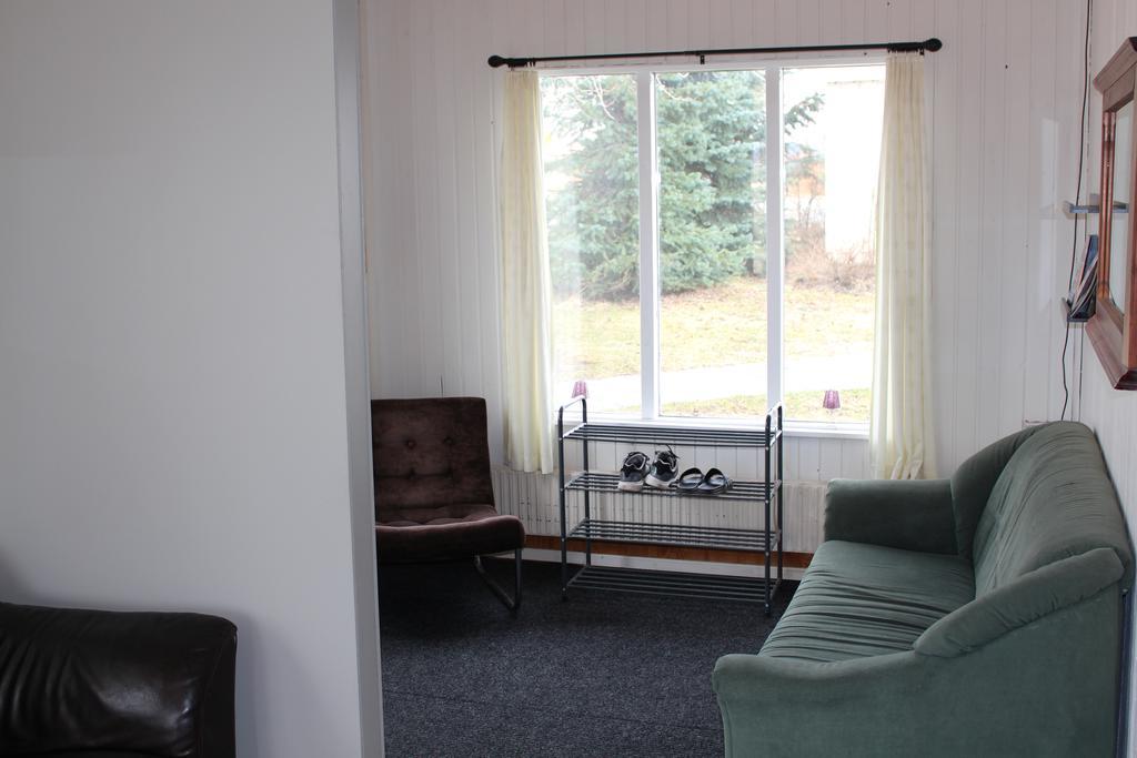 Lónsá Guesthouse Akureyri Extérieur photo