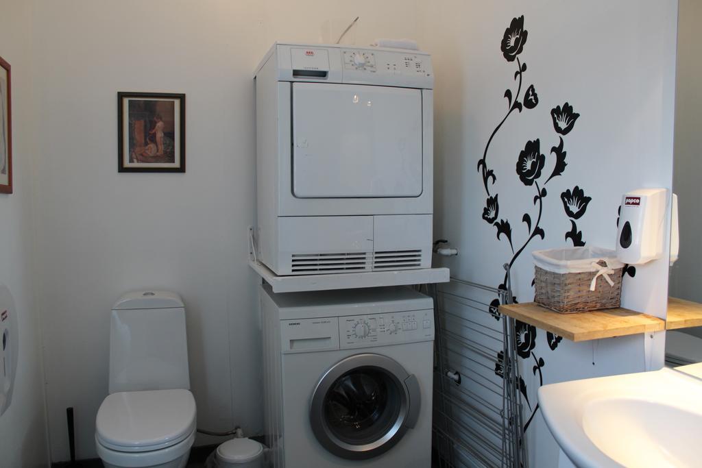 Lónsá Guesthouse Akureyri Extérieur photo