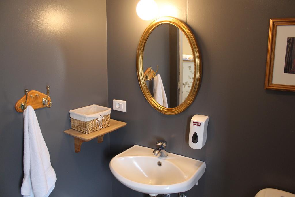 Lónsá Guesthouse Akureyri Extérieur photo