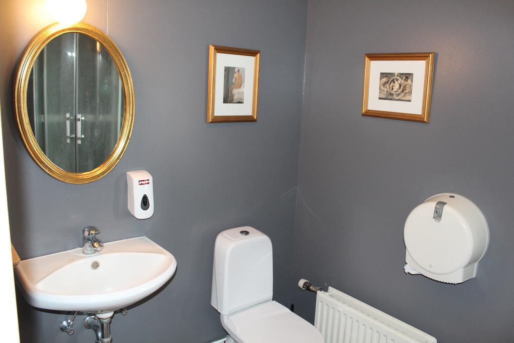 Lónsá Guesthouse Akureyri Extérieur photo