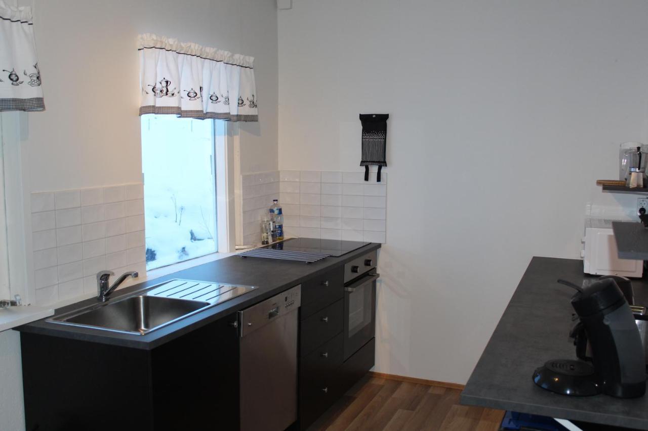 Lónsá Guesthouse Akureyri Extérieur photo