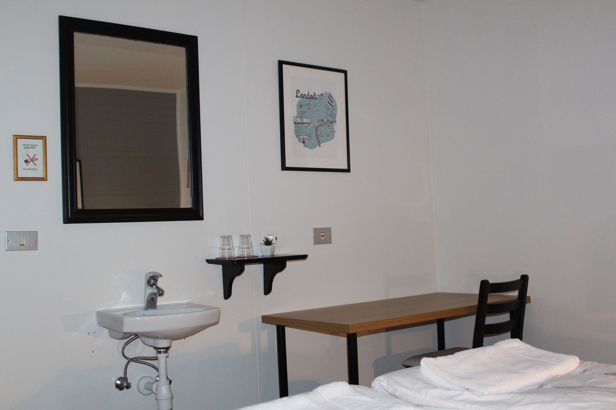 Lónsá Guesthouse Akureyri Extérieur photo