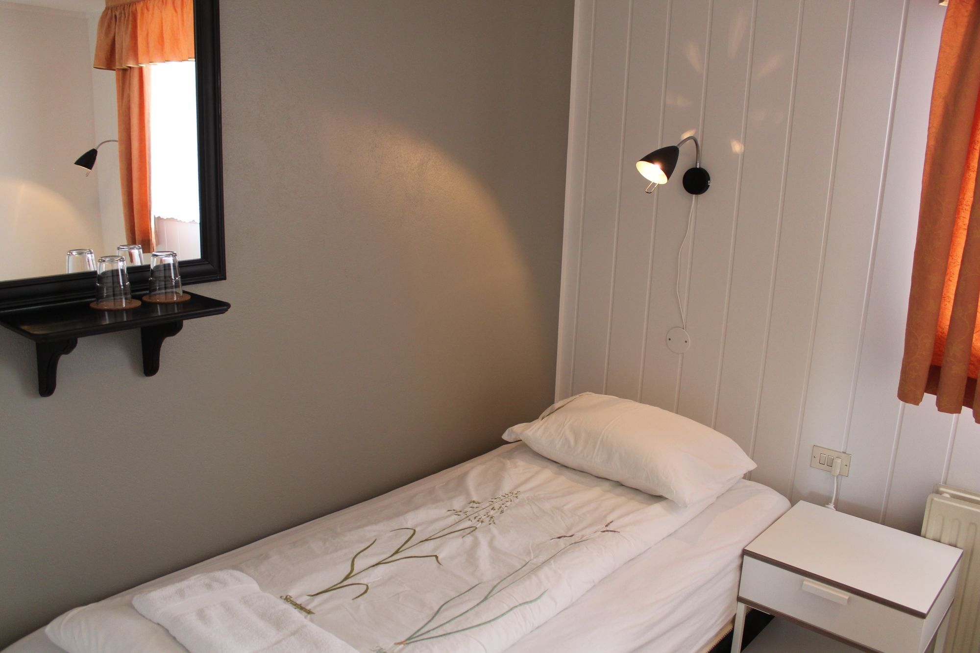Lónsá Guesthouse Akureyri Extérieur photo